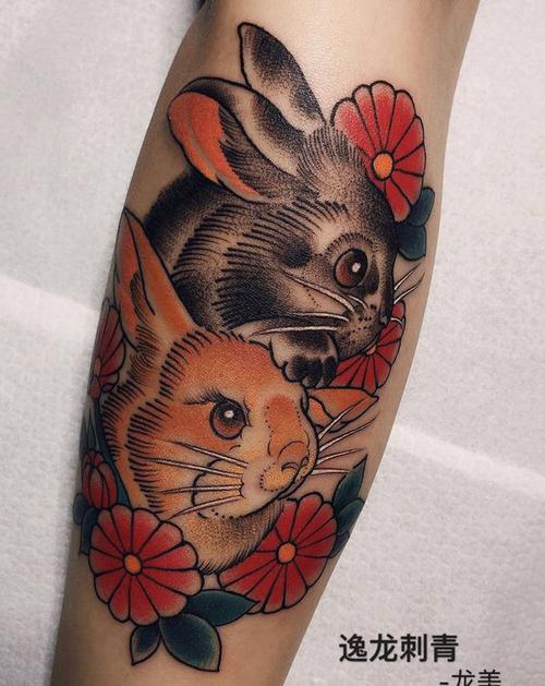 一位属兔的小姐姐纹身图片_手臂老传统兔子纹身图案