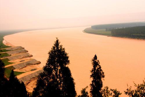 黄河流经我国9省(自治区),在山东东营入海,形成了壮美的自然景观. /p>