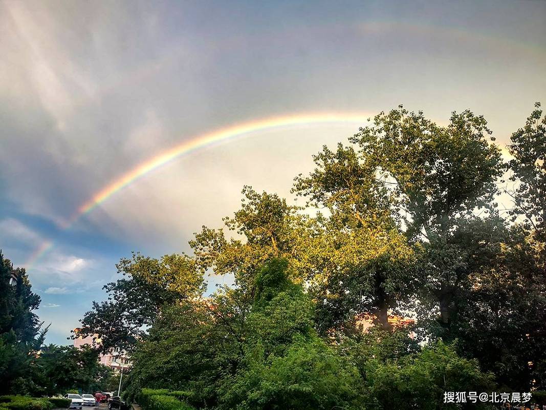 雨过天晴出现双彩虹